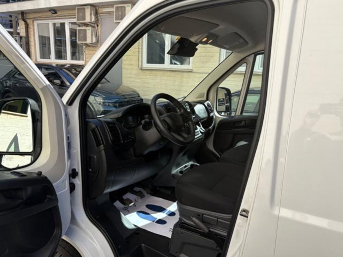 Peugeot Boxer Furgone 335 2.2 BlueHDi 140 S&S PM-TM Furgone Vetrato (9)