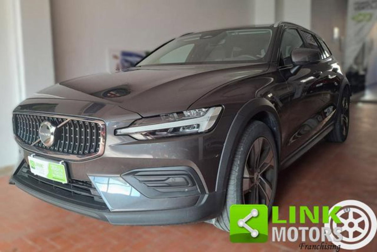 Volvo V60 Cross Country 2.0 b4 Plus awd auto (2)