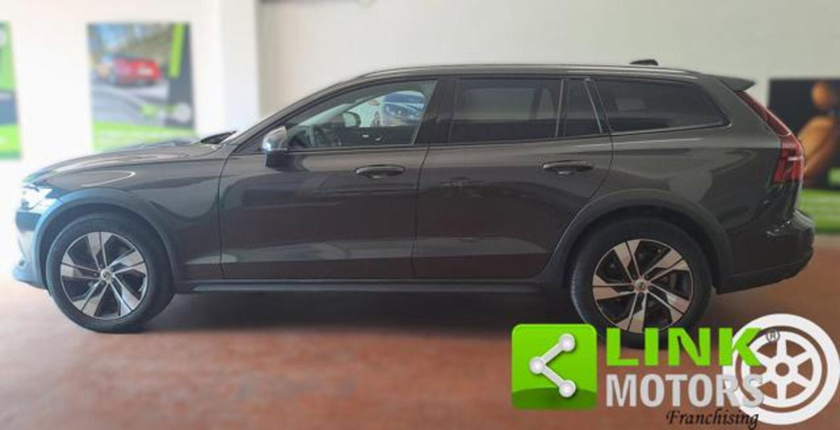 Volvo V60 Cross Country 2.0 b4 Plus awd auto (3)