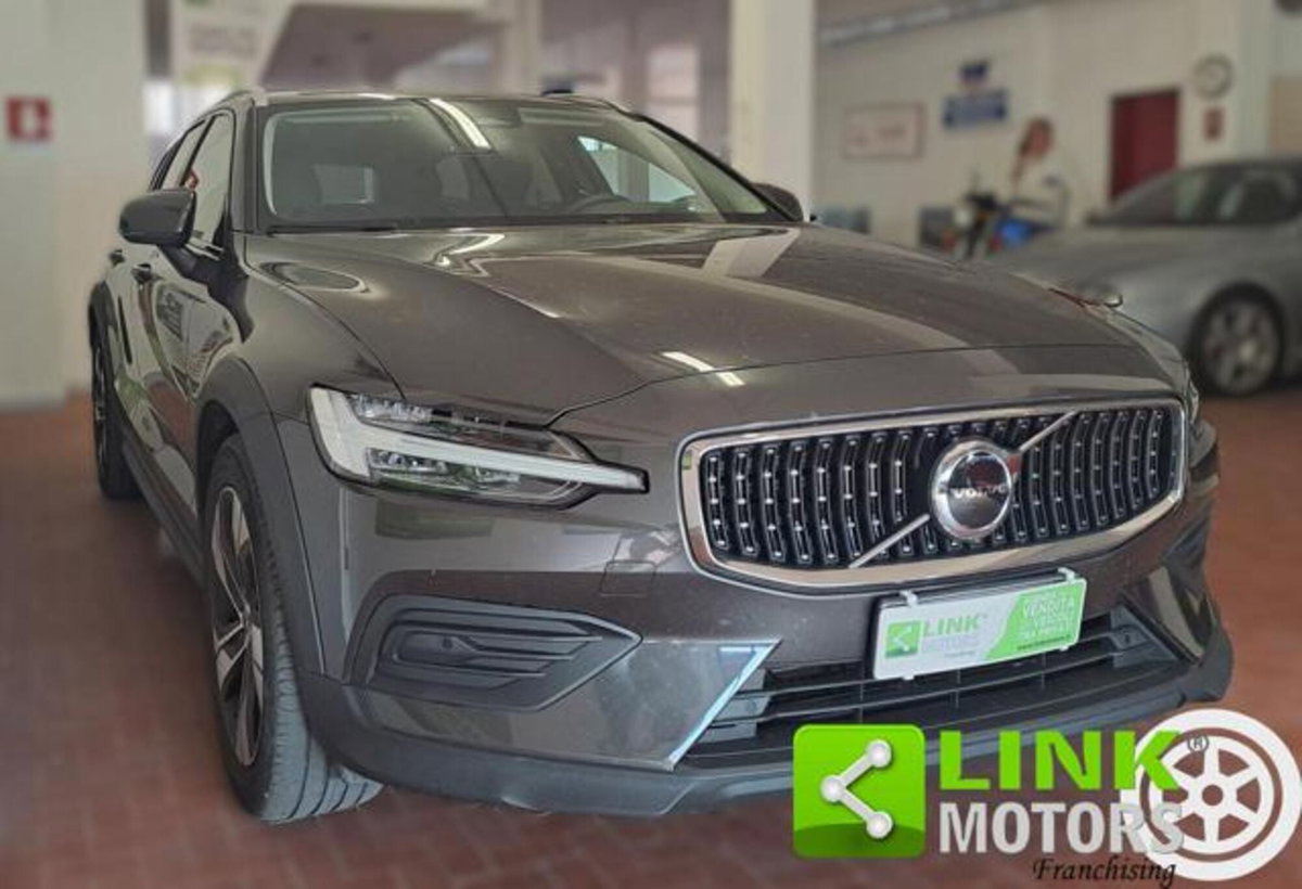 Volvo V60 Cross Country 2.0 b4 Plus awd auto (8)