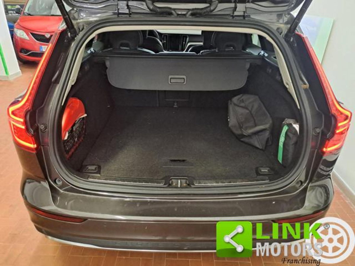 Volvo V60 Cross Country 2.0 b4 Plus awd auto (9)