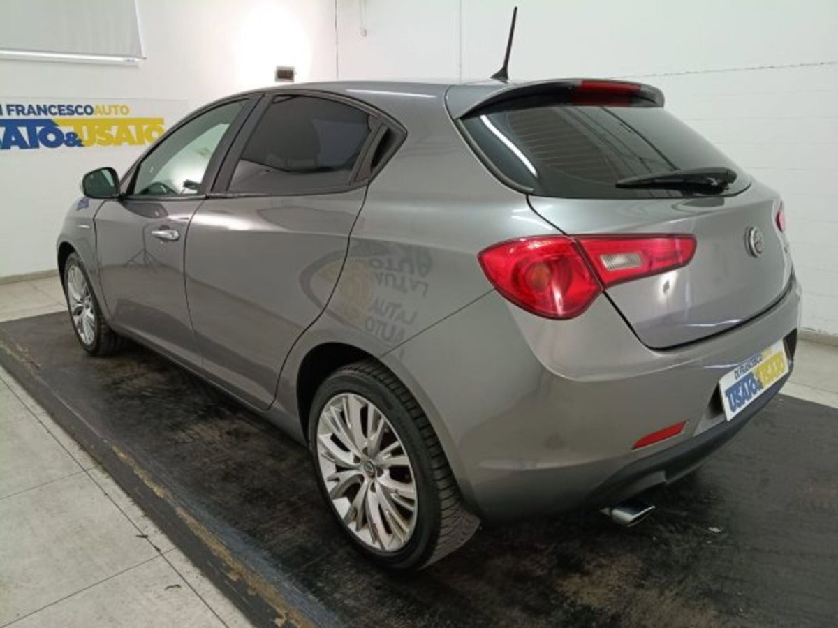 Alfa Romeo Giulietta 1.6 JTDm Super 120cv (4)