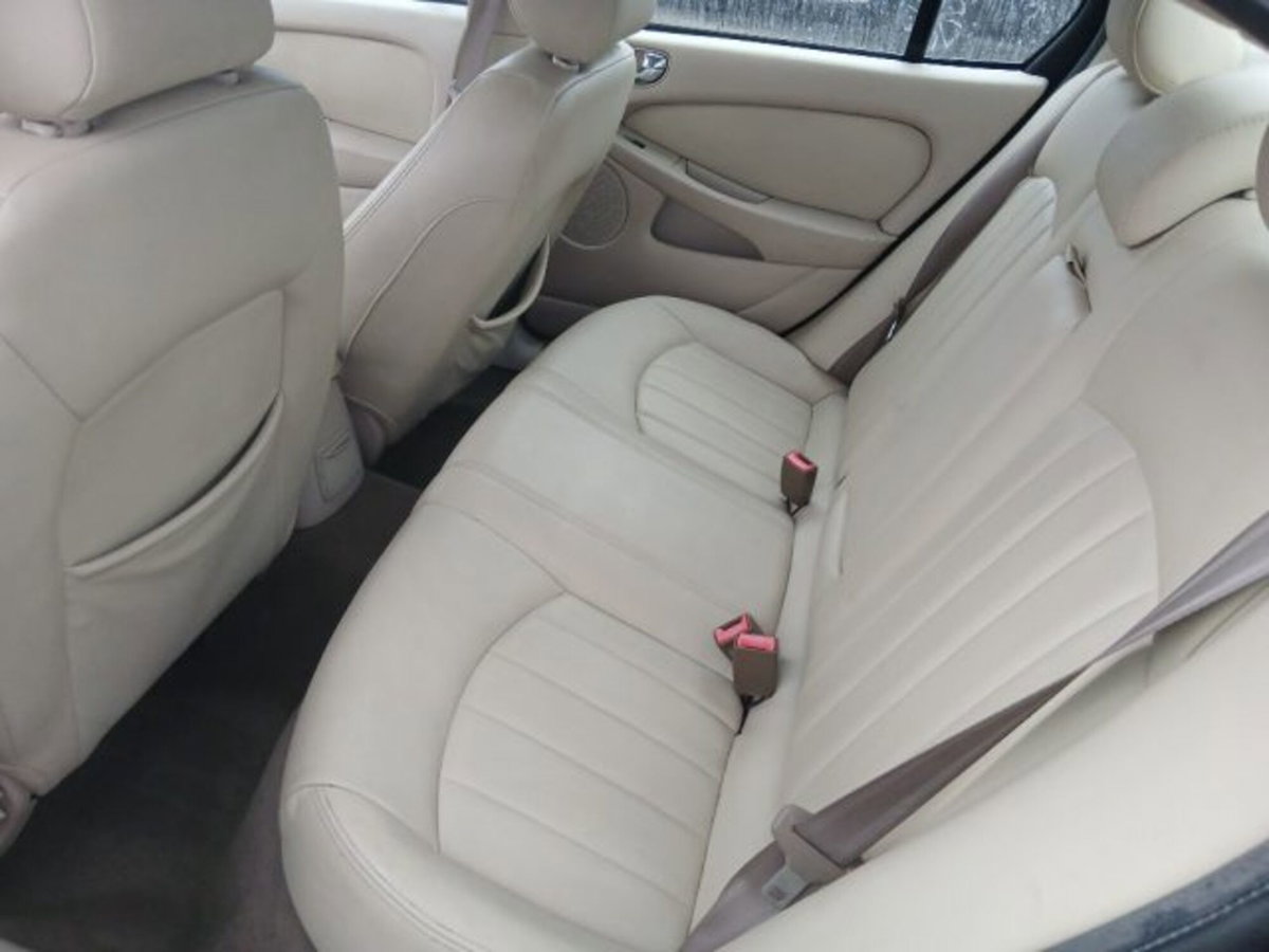 Jaguar X-Type 2.5 V6 24V cat (11)