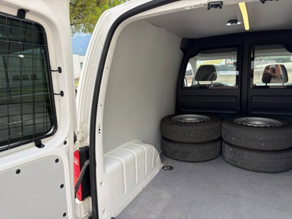 Volkswagen Veicoli Commerciali Caddy 1.4 TGI Kombi (18)