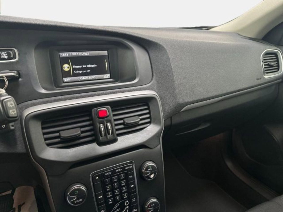 Volvo V40 D2 1.6 Summum (10)