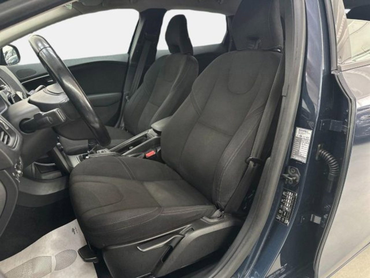 Volvo V40 D2 1.6 Summum (12)