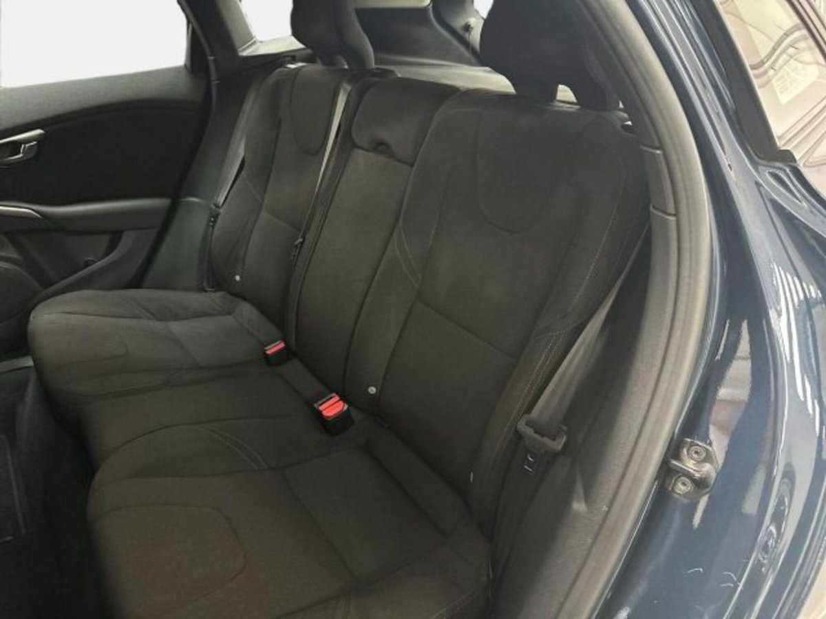 Volvo V40 D2 1.6 Summum (13)