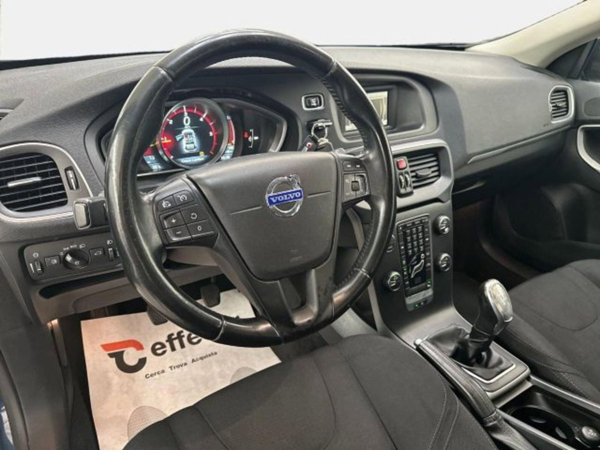 Volvo V40 D2 1.6 Summum (7)