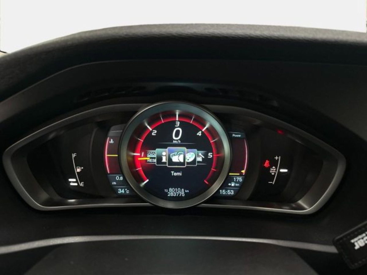 Volvo V40 D2 1.6 Summum (9)