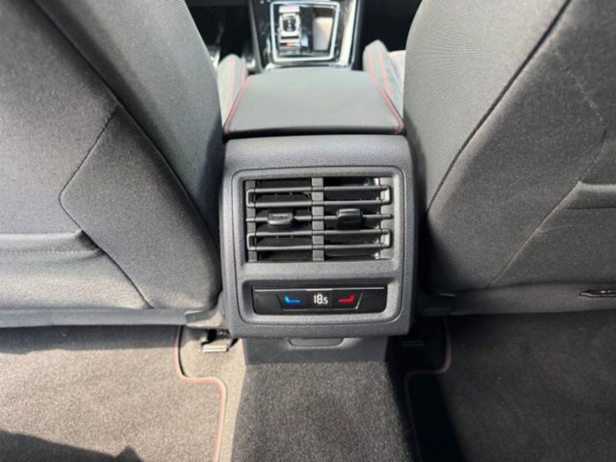 Volkswagen Golf 2.0 tsi GTI MT Ultimate 245cv (18)