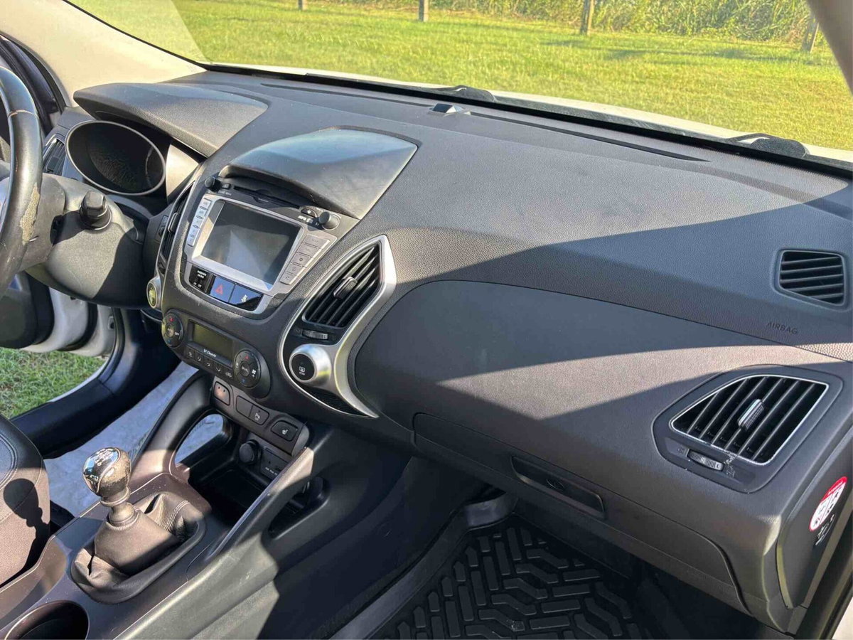 Hyundai ix35 1.7 CRDi 2WD Xpossible (14)