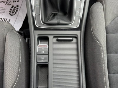 Volkswagen Golf 2.0 TDI 5p. Executive BlueMotion Technology (20)