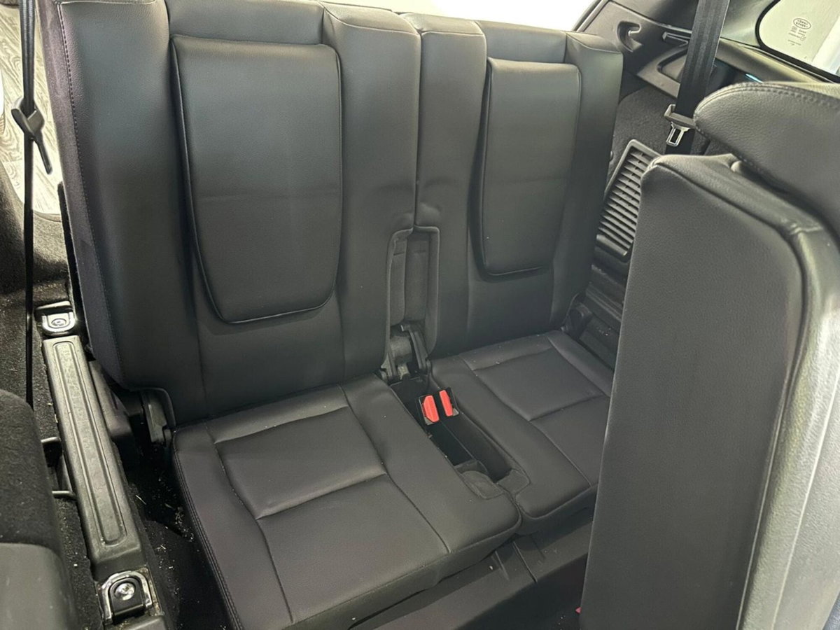 Land Rover Discovery Sport 2.2 TD4 HSE (8)