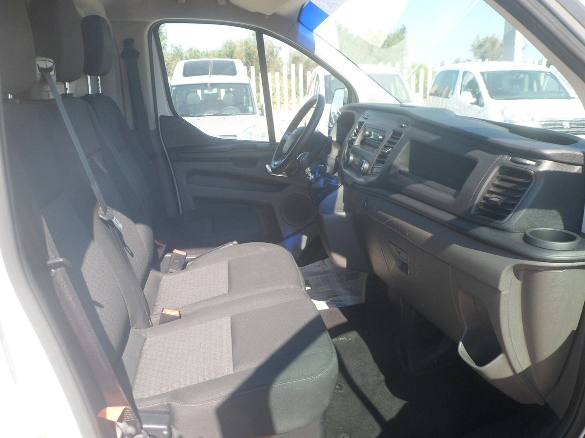 Ford Transit Custom Furgone 340 2.0 EcoBlue 130 PL-DC Furgone Titanium (14)