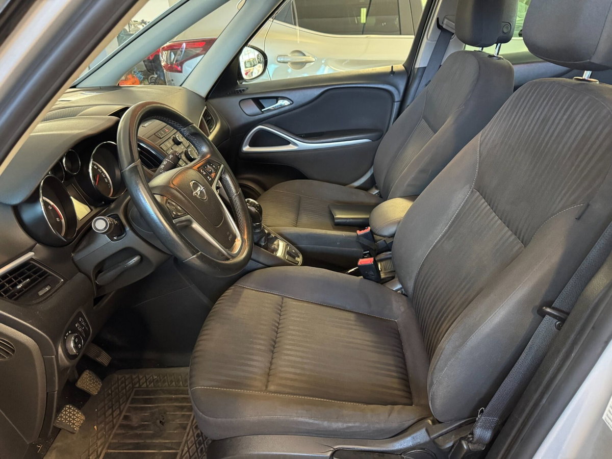 Opel Zafira Tourer 2.0 CDTi 110CV Cosmo (10)