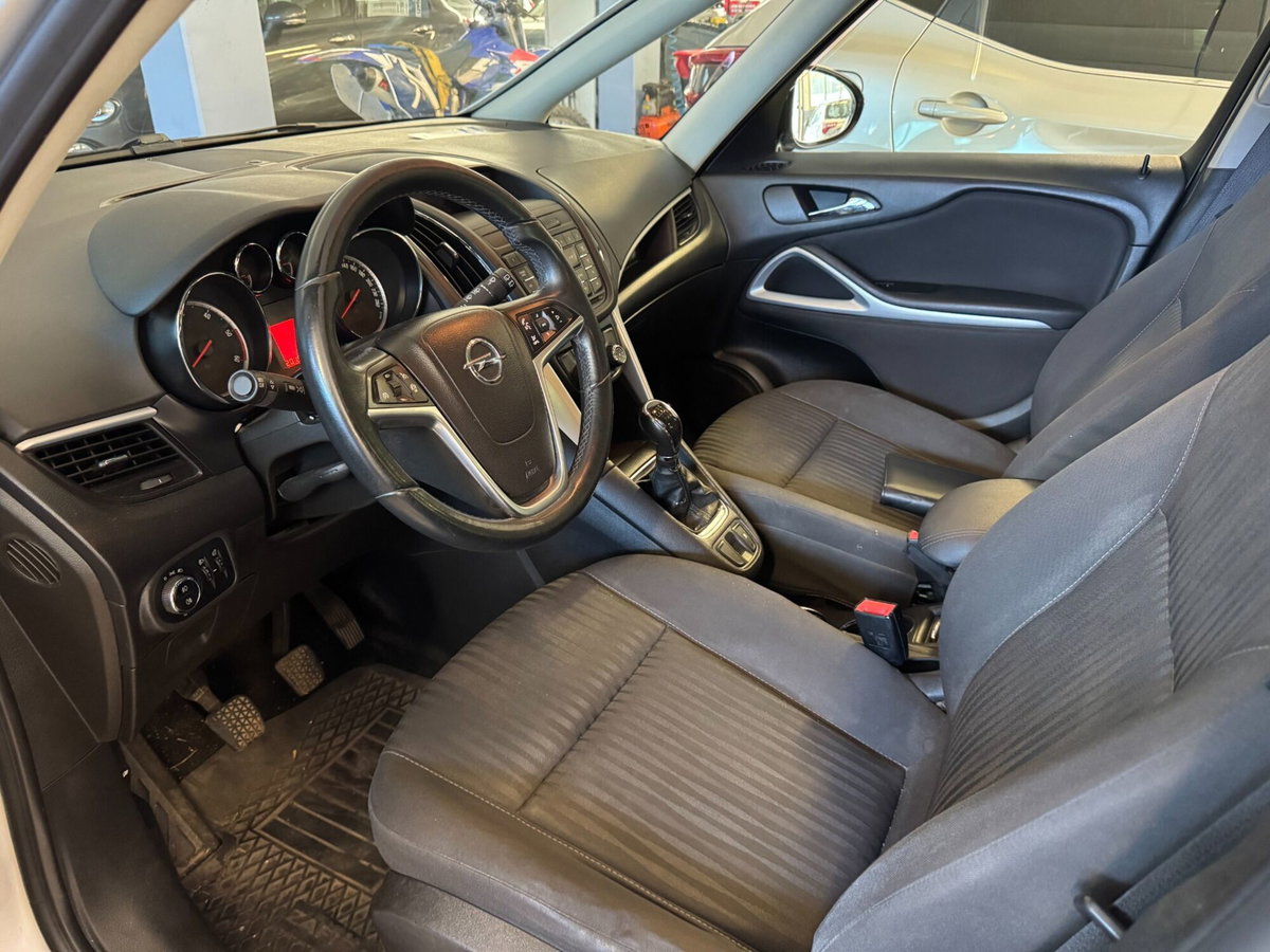 Opel Zafira Tourer 2.0 CDTi 110CV Cosmo (9)