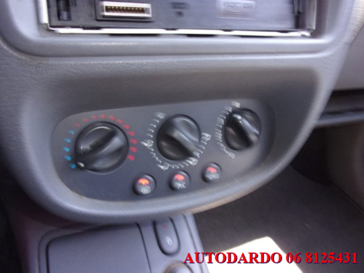Renault Clio cat 3 porte UP Aria (11)