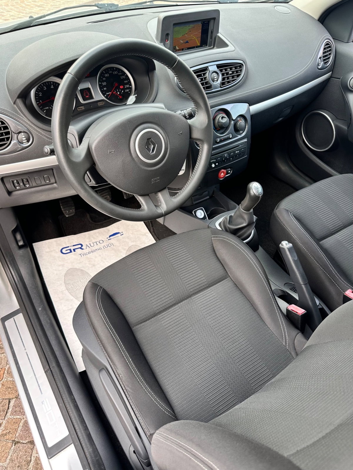 Renault Clio 1.2 16V 5 porte Dynamique (9)