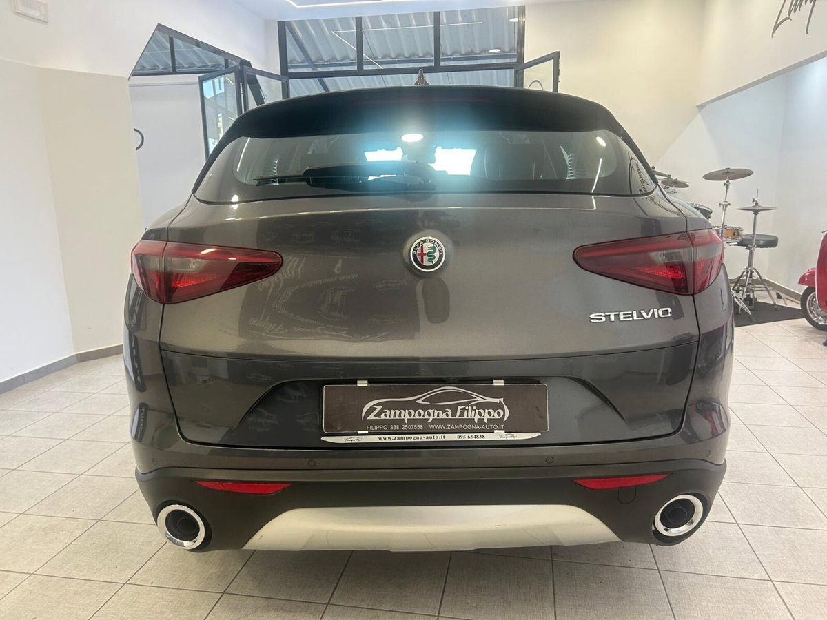Alfa Romeo Stelvio Stelvio 2.2 Turbodiesel 180 CV AT8 RWD Executive (4)