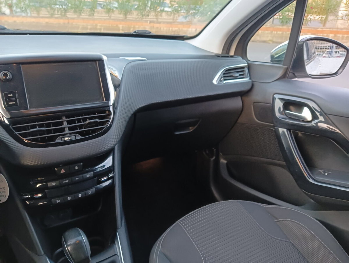 Peugeot 208 100 5 porte Allure (10)