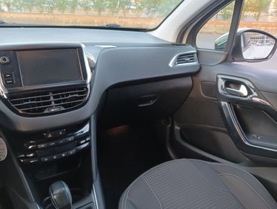 Peugeot 208 100 5 porte Allure (10)