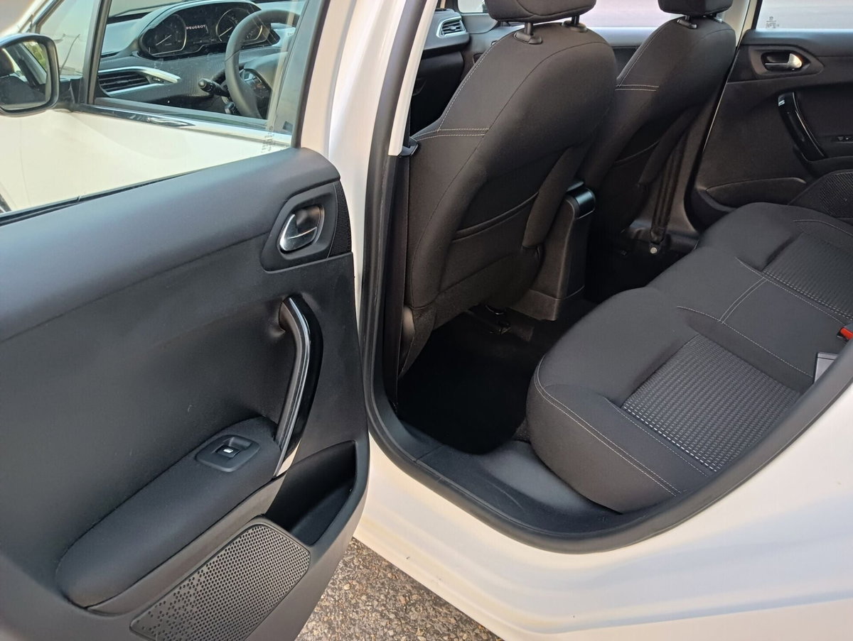 Peugeot 208 100 5 porte Allure (12)