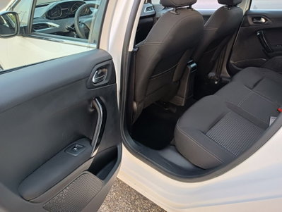 Peugeot 208 100 5 porte Allure (12)
