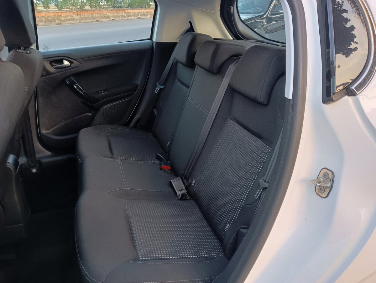 Peugeot 208 100 5 porte Allure (13)