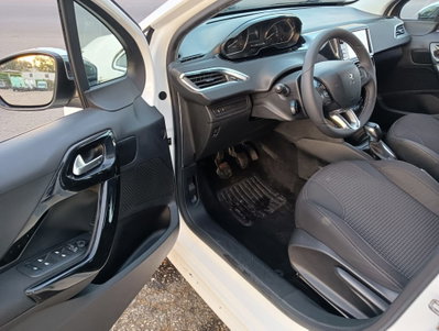 Peugeot 208 100 5 porte Allure (7)