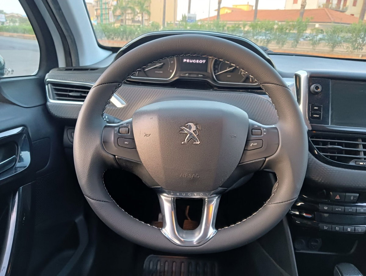 Peugeot 208 100 5 porte Allure (9)