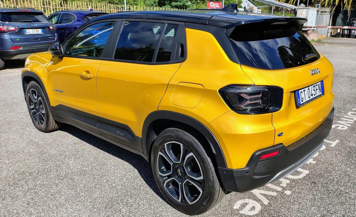 Jeep Avenger full-electric Summit fwd 156cv auto (15)