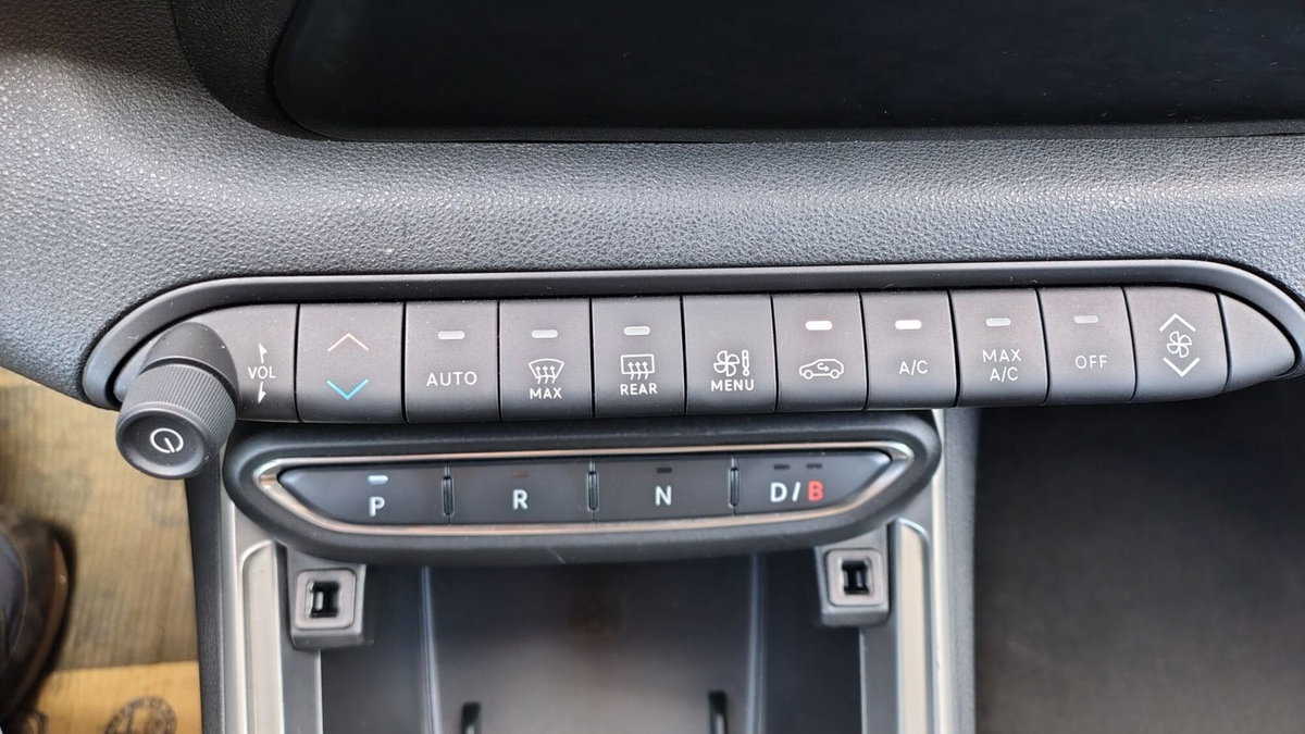 Jeep Avenger full-electric Summit fwd 156cv auto (6)