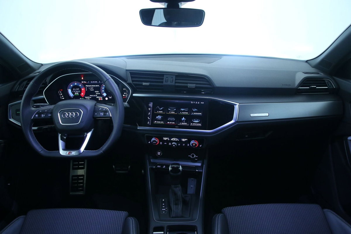 Audi Q3 Sportback 40 2.0 tdi Identity Black quattro 193cv s-tronic (11)