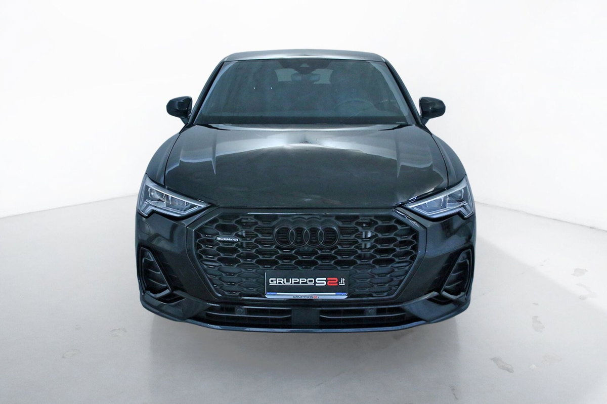 Audi Q3 Sportback 40 2.0 tdi Identity Black quattro 193cv s-tronic (2)