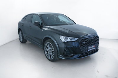 Audi Q3 Sportback 40 2.0 tdi Identity Black quattro 193cv s-tronic (3)