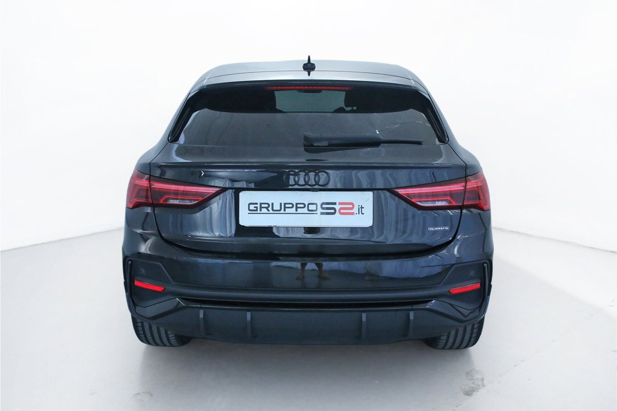 Audi Q3 Sportback 40 2.0 tdi Identity Black quattro 193cv s-tronic (5)