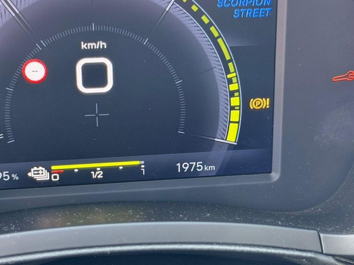 Abarth 600e 54kWh Scorpionissima 280cv (8)