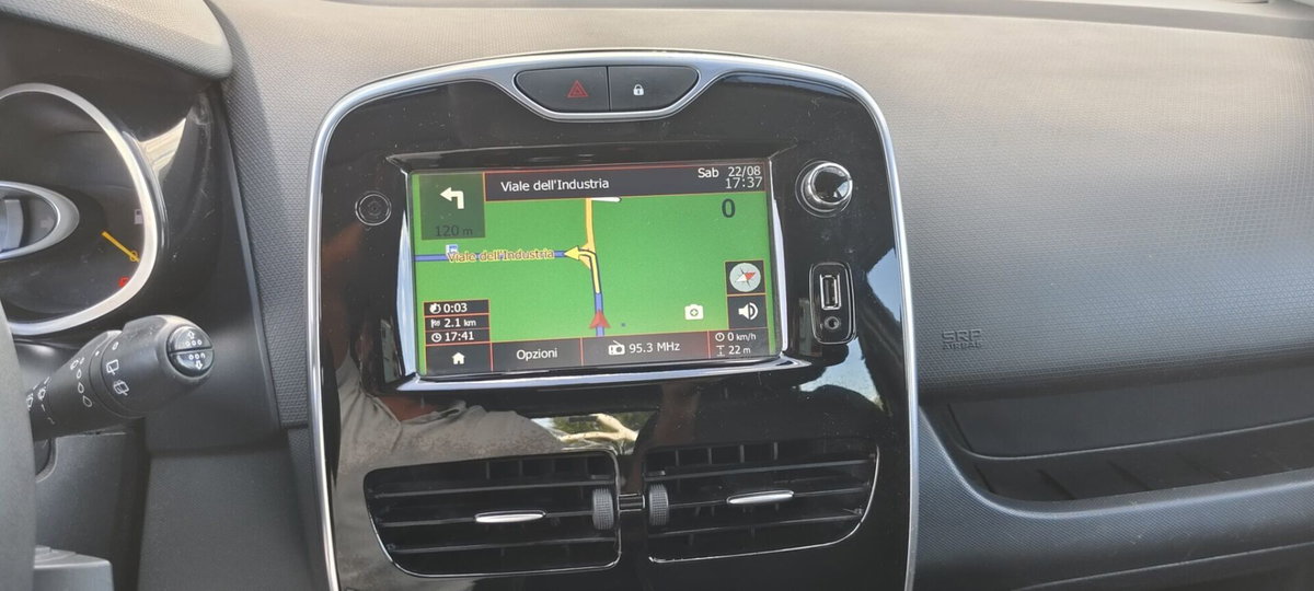 Renault Clio 1.5 dCi 8V 75CV 5 porte Live (12)