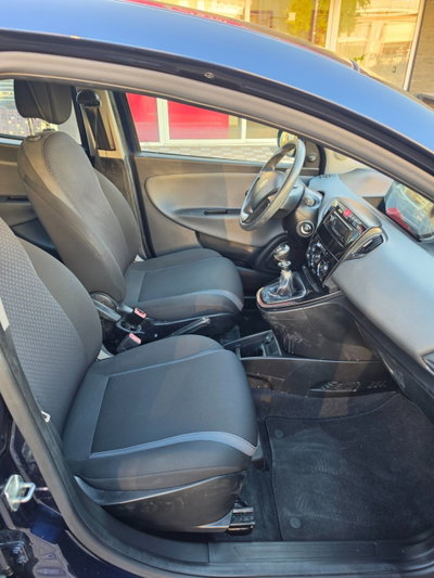 Lancia Ypsilon 1.2 69 CV 5 porte GPL Ecochic Gold (13)