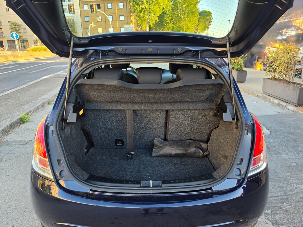 Lancia Ypsilon 1.2 69 CV 5 porte GPL Ecochic Gold (16)