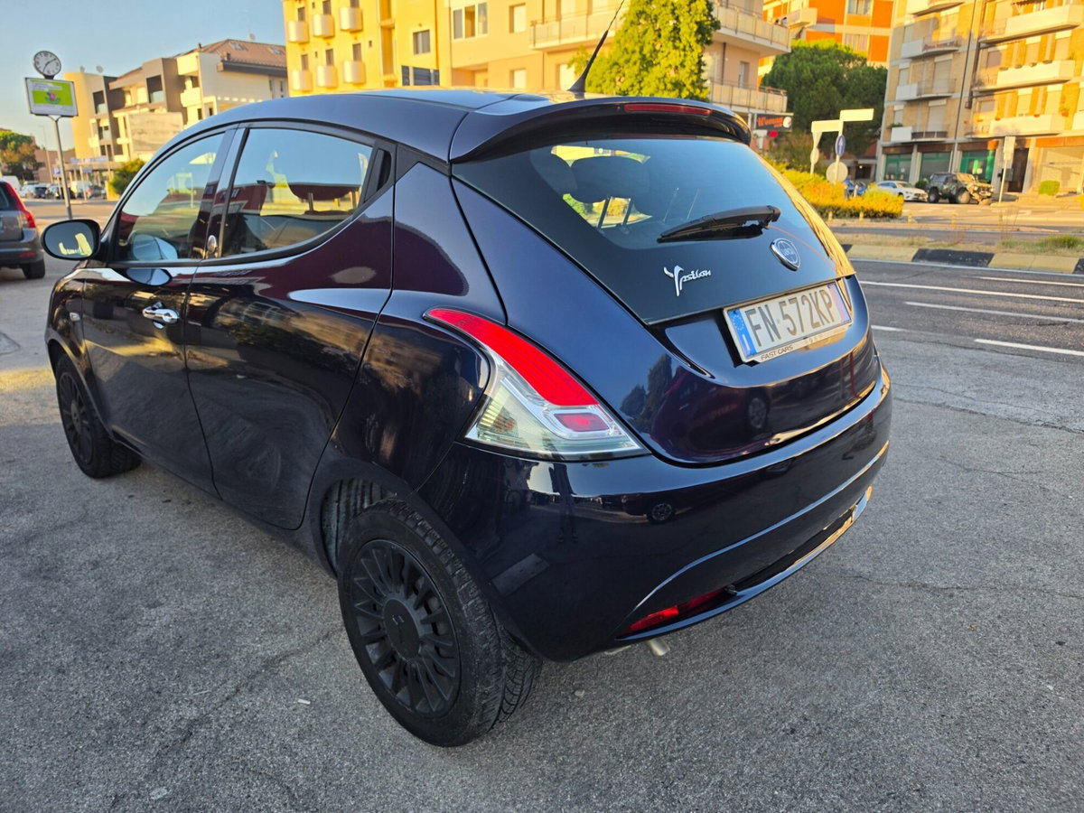 Lancia Ypsilon 1.2 69 CV 5 porte GPL Ecochic Gold (5)