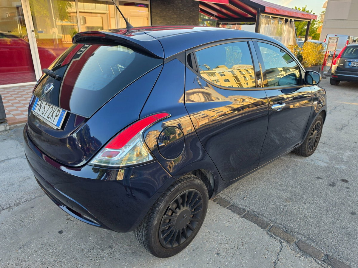 Lancia Ypsilon 1.2 69 CV 5 porte GPL Ecochic Gold (7)