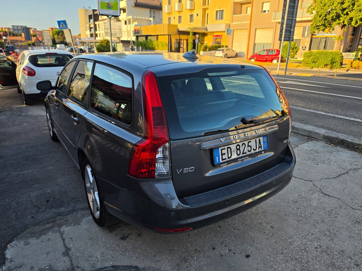 Volvo V50 D4 Geartronic Summum (4)
