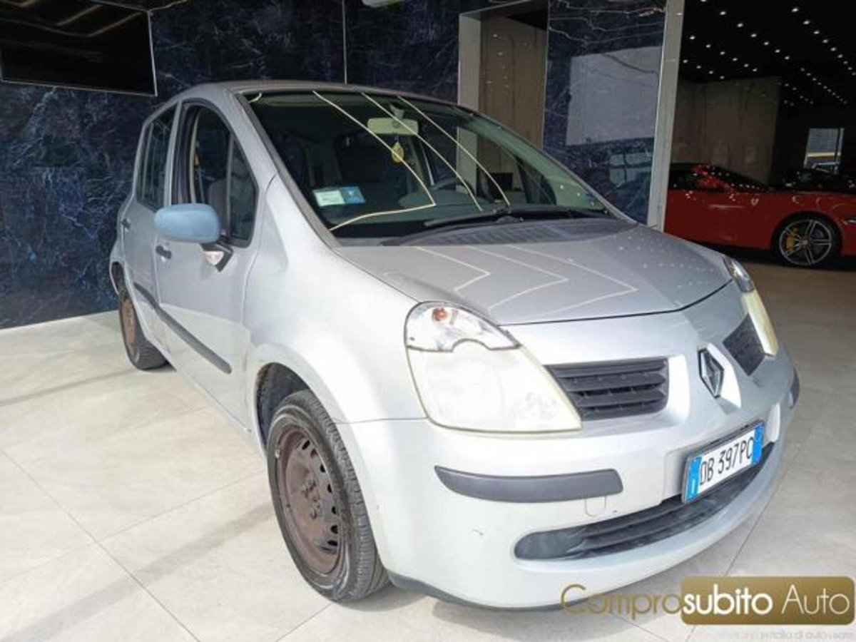 Renault Modus 1.2 16V Confort Dynamique (2)
