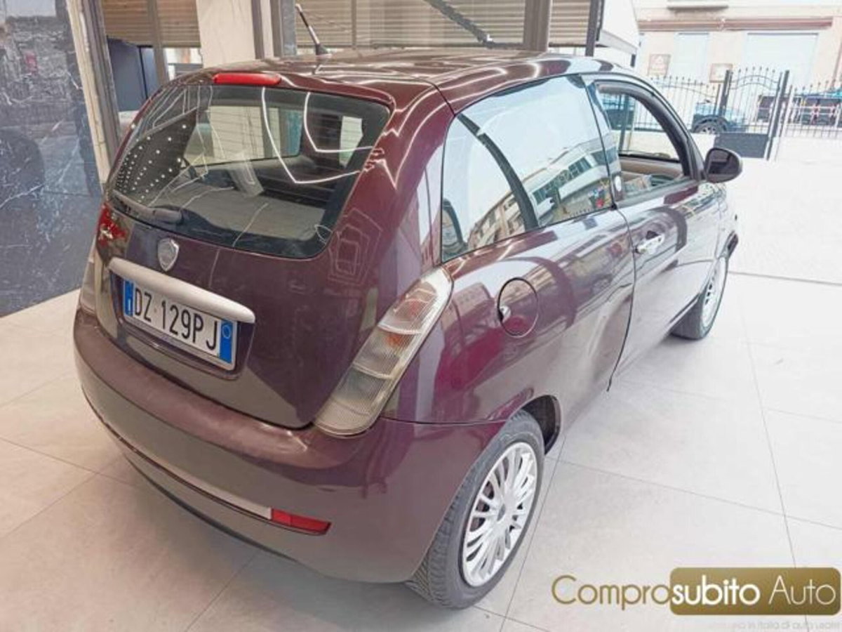Lancia Ypsilon 1.4 E-Collection Ecochic GPL (8)