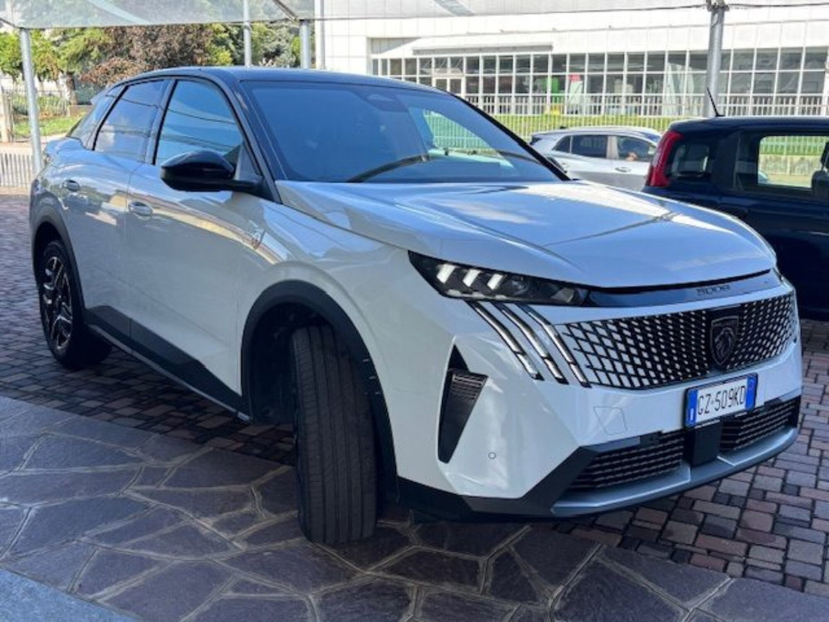 Peugeot 3008 1.2 hybrid GT Exclusive 145cv e-dcs6 (3)