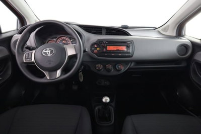 Toyota Yaris 1.0 5 porte Cool (3)