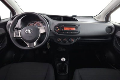 Toyota Yaris 1.0 5 porte Cool (3)