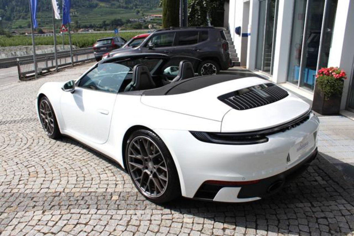 Porsche 911 Cabrio Cabrio 3.0 Carrera 4 auto (3)
