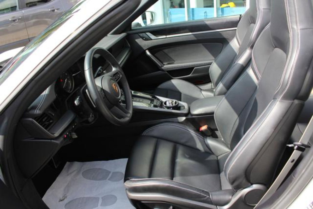 Porsche 911 Cabrio Cabrio 3.0 Carrera 4 auto (8)